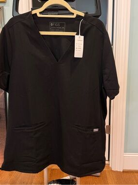 FIGS Casma Three-Pocket Scrub Top Technical Collection Black Women’s Sz XXL NWT